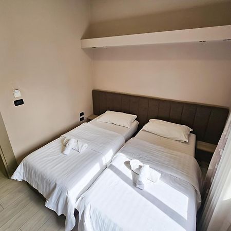 Sunflower Twin Room Tirana Exteriör bild