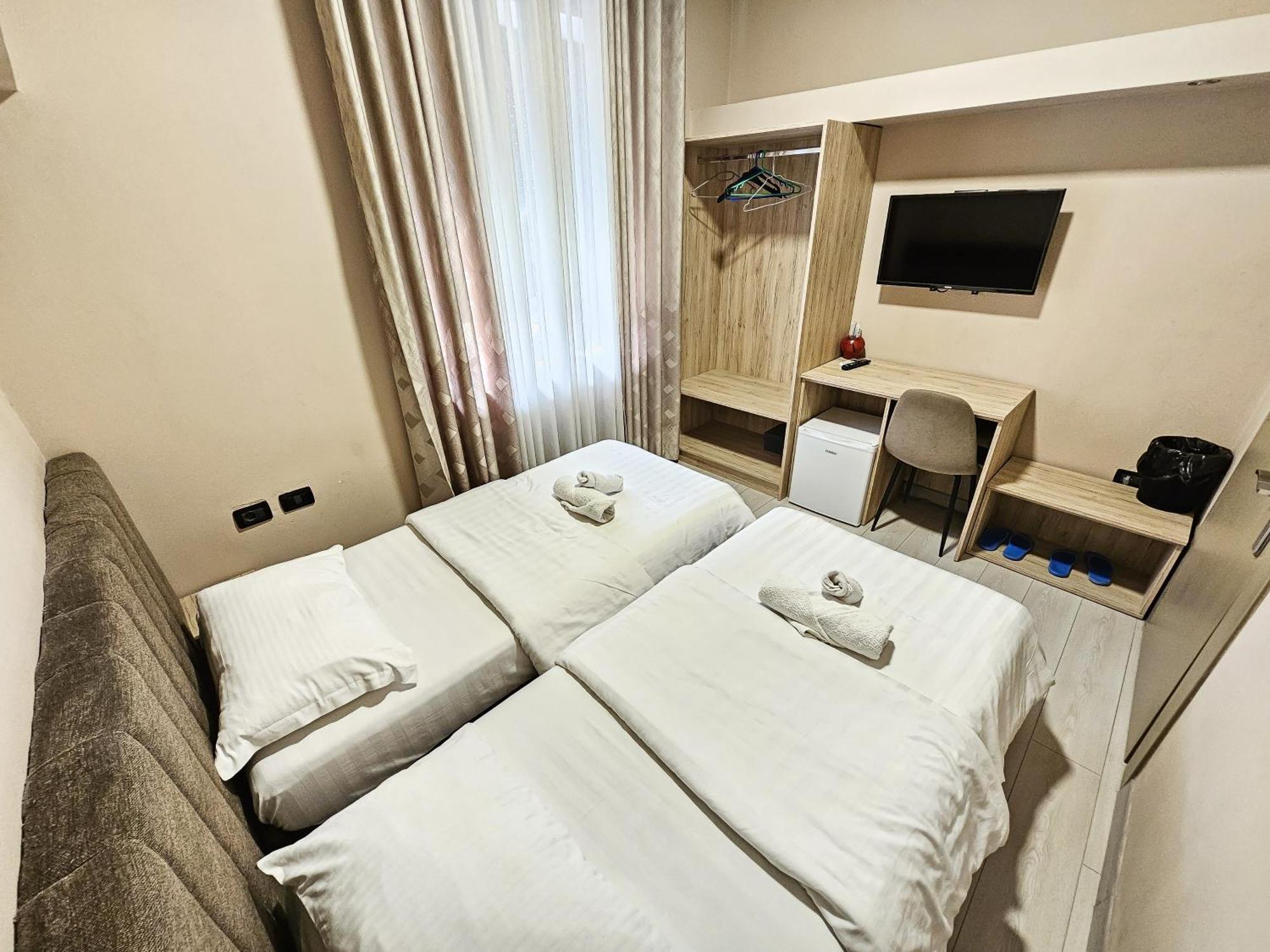 Sunflower Twin Room Tirana Exteriör bild